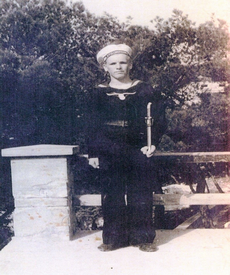 Pitomac Brodarske podoficirske škole u Kraljevskoj mornarici,1939-1940. u Šibeniku. (izvor D.Ursić)
