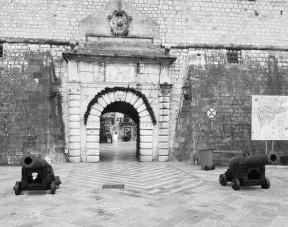 Kotorska Glavna gradska vrata sa mora 