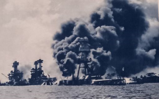 Jedan oštećen i dva potopljena bojna broda Tihoceanske flote u luci Pearl Harbor