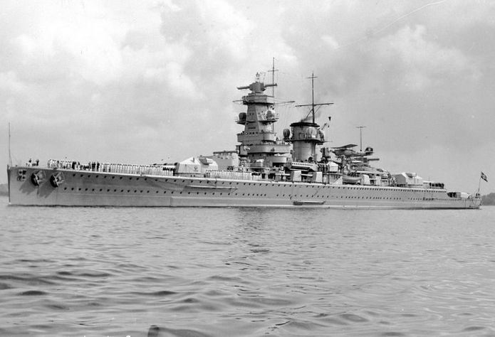 „Admiral Graf Špe“    (Arhivski snimak)                        