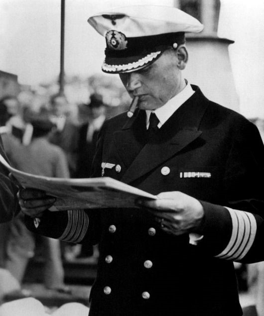 Komandant bojnog broda, „Admiral Graf Špe“ kapetan bojnog broda, Hans Langsdorff