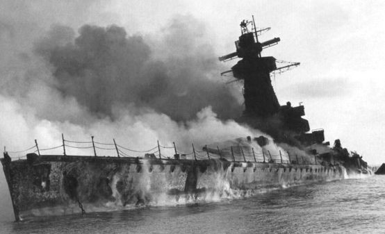 Potapanje bojnog broda „Rojal Ok“ nakon torpediranja  U-47 (Izvor: admiral Boško Antić)