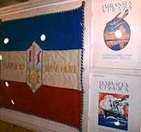 Zastava Jadranske straže sa Grbom buzdovanom Marka Kraljevića i inicijalima JS