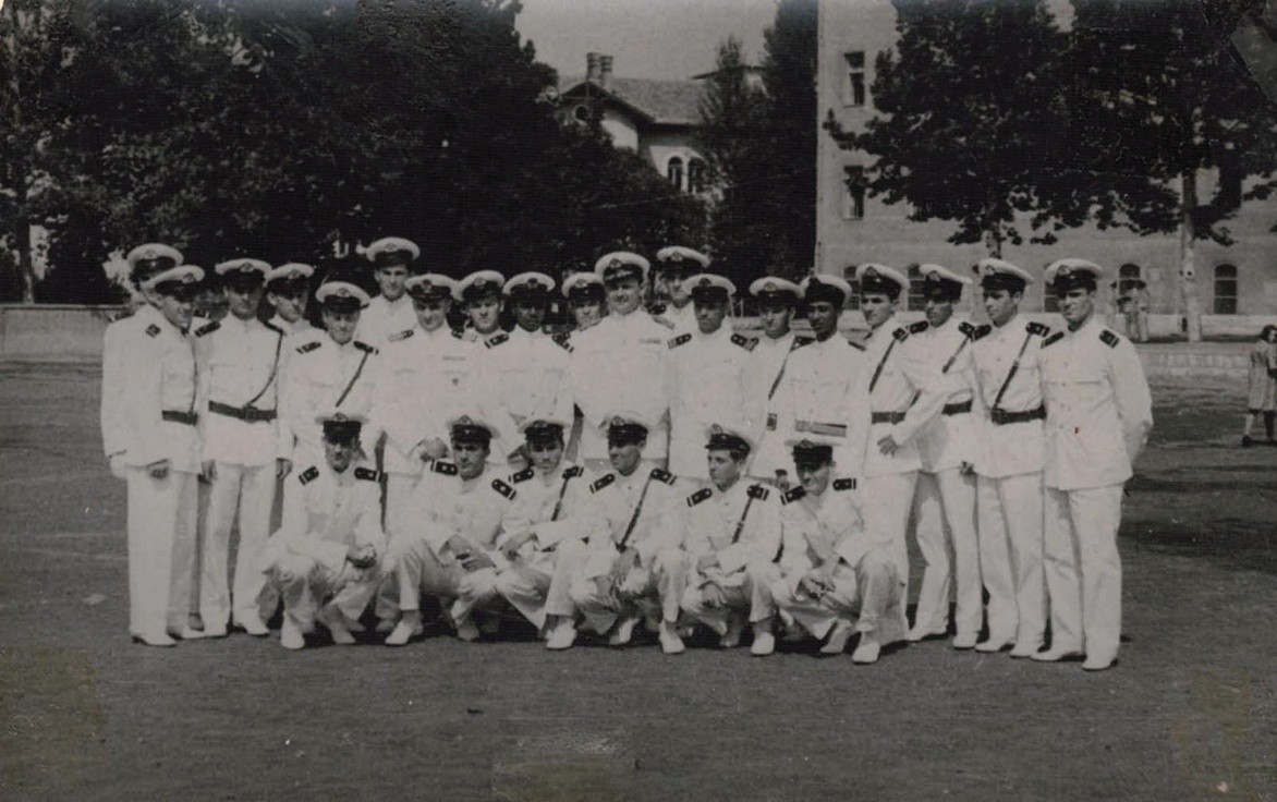 Новоунапређени потпоручници 13. класе Морнаричке-техничке академије 
10. септембра 1964. 