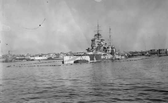 Bojni brod Queen Elisabeth u Aleksandriji